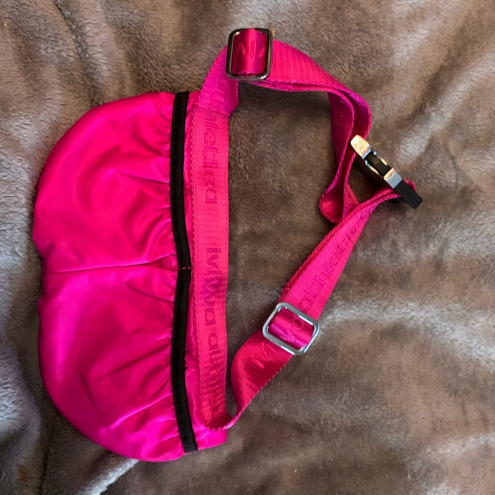 IVIVVA pink Fanny pack $25(lightly used)